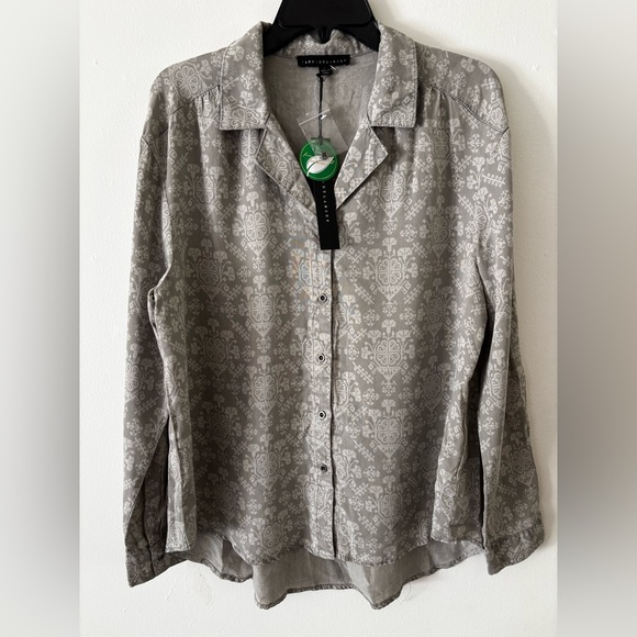 Jane and Delancey Tops - Jane and Delancey Gray Medallion Print Long Sleeve Button Down Shirt New large
